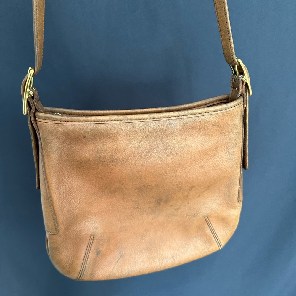 Vintage Coach Brown Leather Shoulder Bag with Gold Hardware - Picture 3 of 8